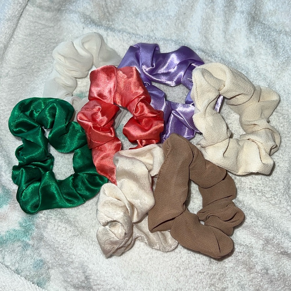 Lot of 7 Hair Scrunchies